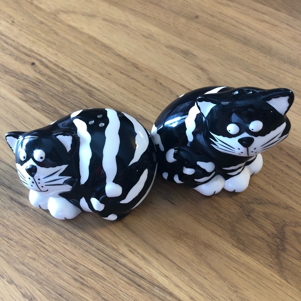 Burton + BURTON “Chester the Cat” salt and pepper